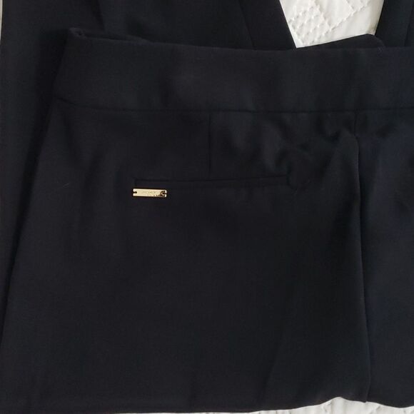Tahari. NWOT. Black Straight Leg Dress Pants. Size M - Picture 6 of 12